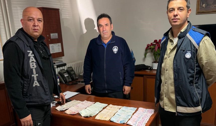 'Torunum hasta' diyen dilencinin üzerinden 19 bin 225 lira para çıktı