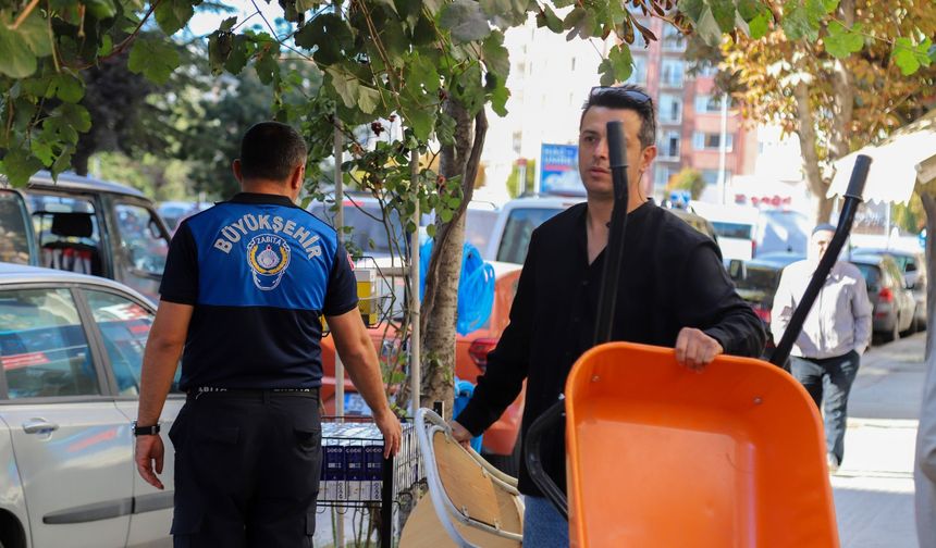 Zabıtadan kaldırım işgali denetimi